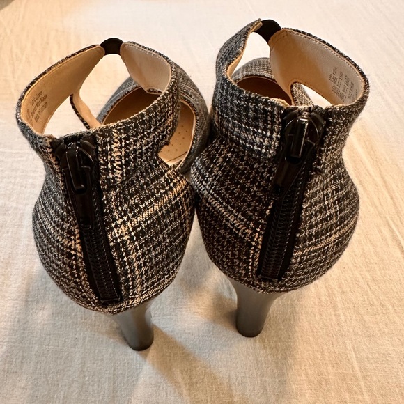 🧨NWOT - Life Stride Women's Black and White Plaid Heels - Picture 3 of 6